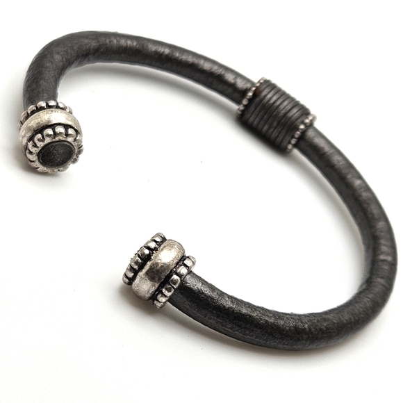 ๐ข3/$19๐ข Biker Boho Style Silvery Leather Magnetic Clasp Bracelet - Picture 2 of 7